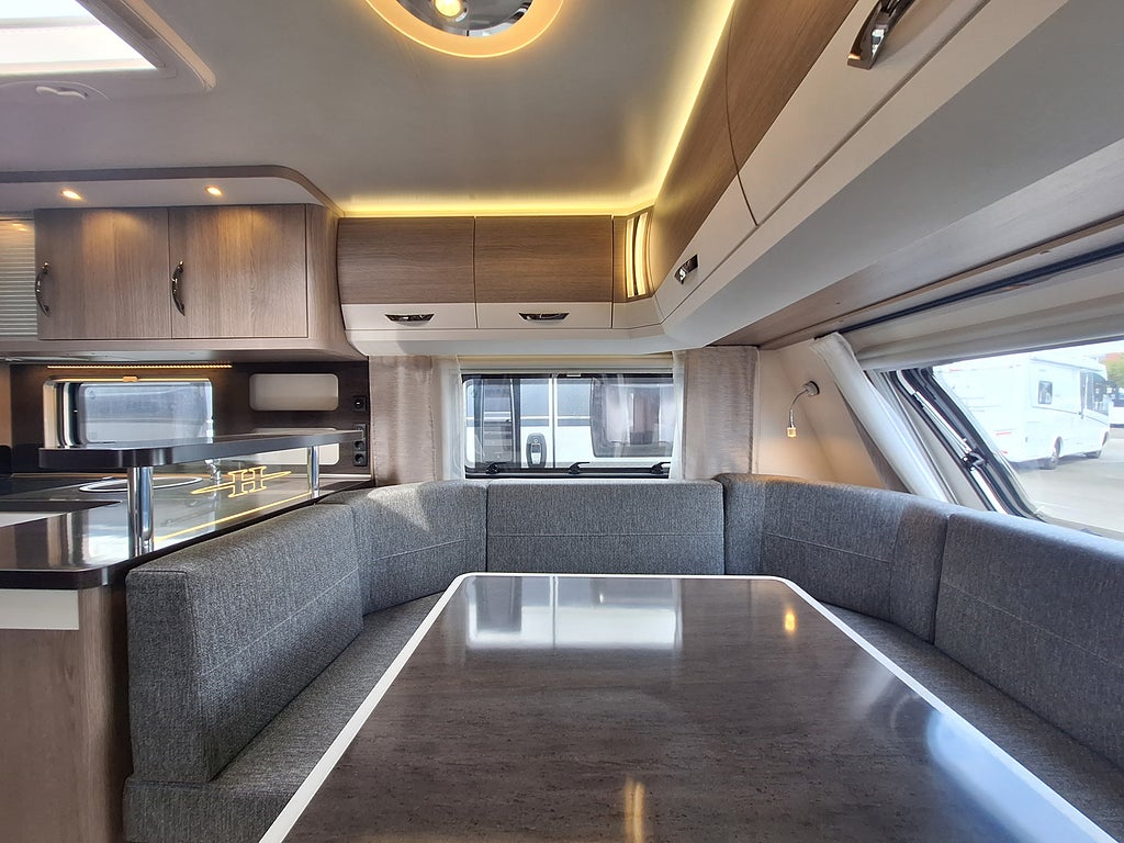 Hobby Prestige 720 WQC Queenbädd, Dusch, Kampanjprodukt!