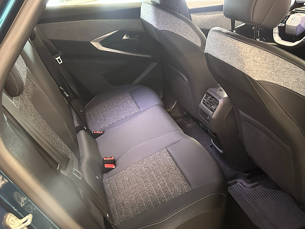 Peugeot 3008 Allure Hybrid 145hk 1.2 PureTech B-kamera thumbnail