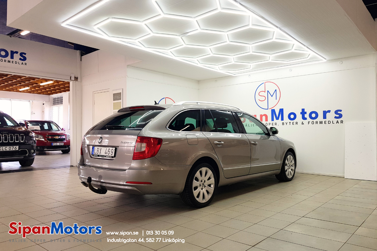 Skoda Superb 2011, bild 3/45
