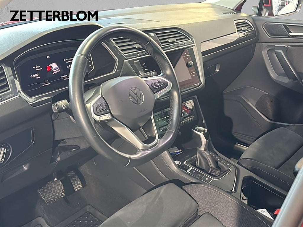 SUV Volkswagen Tiguan 8 av 17