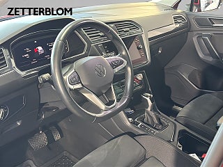 SUV Volkswagen Tiguan 8 av 17