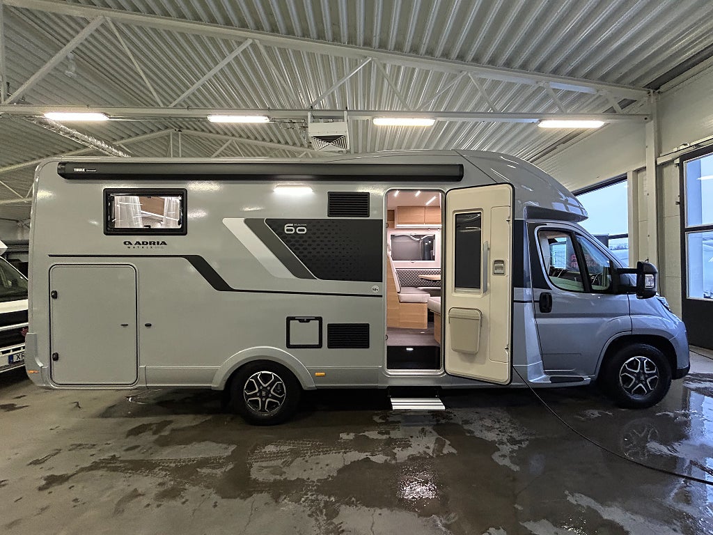 Adria Matrix 670 SL 60 Y /B-körkort/Taksäng/Automat/5 bältad - Adria