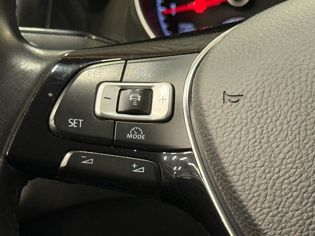 Volkswagen Golf I 5-dörrar 1.5 TSI 150hk GT Värmare B-Kamera Dynaudio - miniatyr 23
