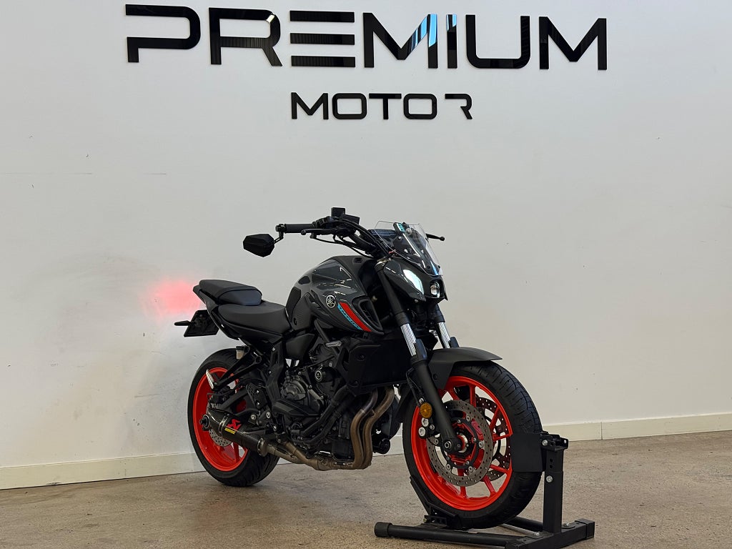 Yamaha MT-07 | Akrapovic Racing Line | Topbox | 73hk