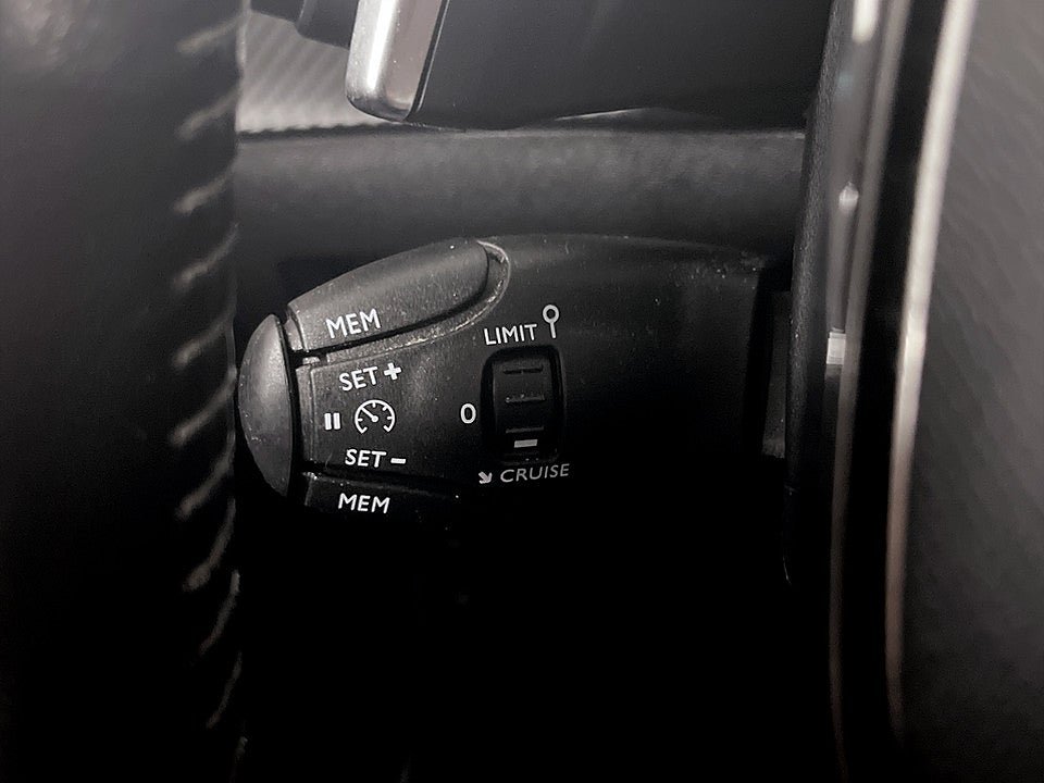 Bild på Peugeot 2008 Allure 1.2 PT 130hk Aut - DRAG, B-KAMERA