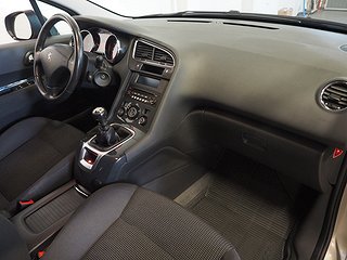 Minibuss Peugeot 5008 9 av 18