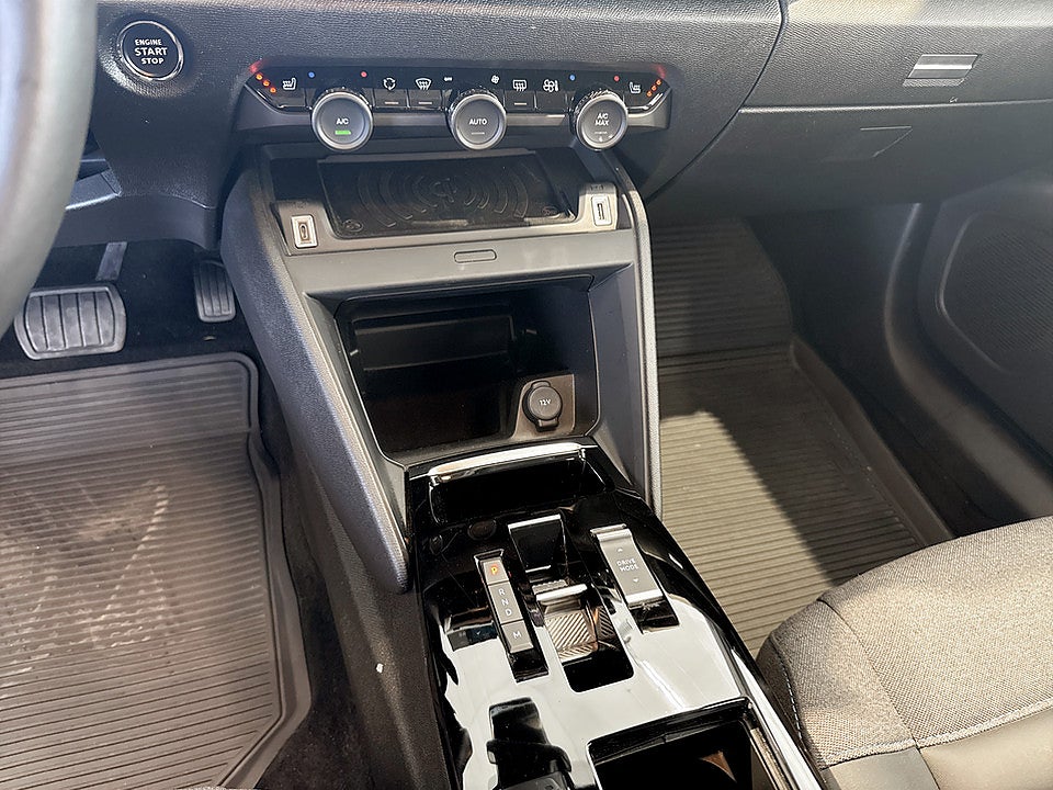 Bild på Citroën C4-X Shine 1.2 PT 130hk Aut B-KAMERA CARPLAY