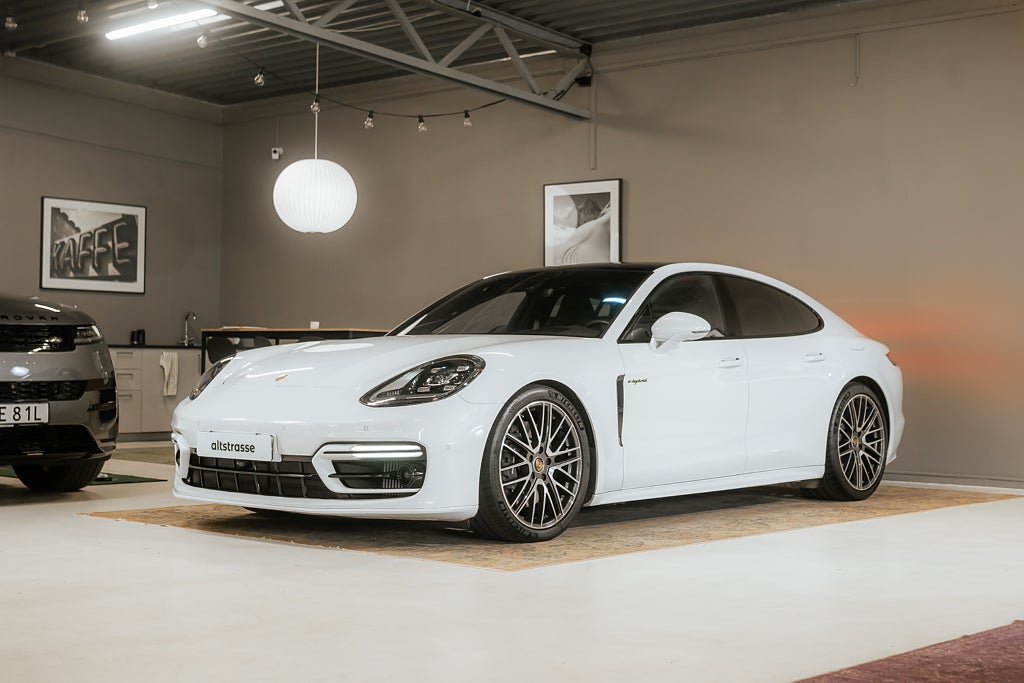 Porsche Panamera 4 E-Hybrid Platinum Edition 