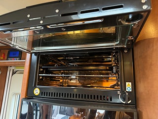 Husbil-halvintegrerad Carthago C-Line T4.9 180HK AUT 11 av 24