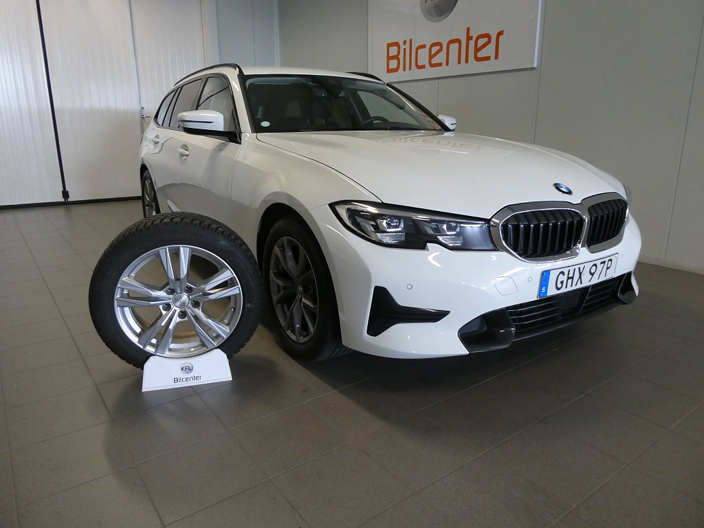 BMW 320D xDrive Sport line Aut-Drag-Navi-Rattvärme-Adaptiv-SoV
