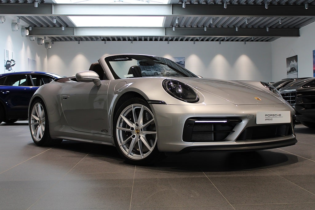 Porsche 911 Carrera 4 GTS Cabriolet