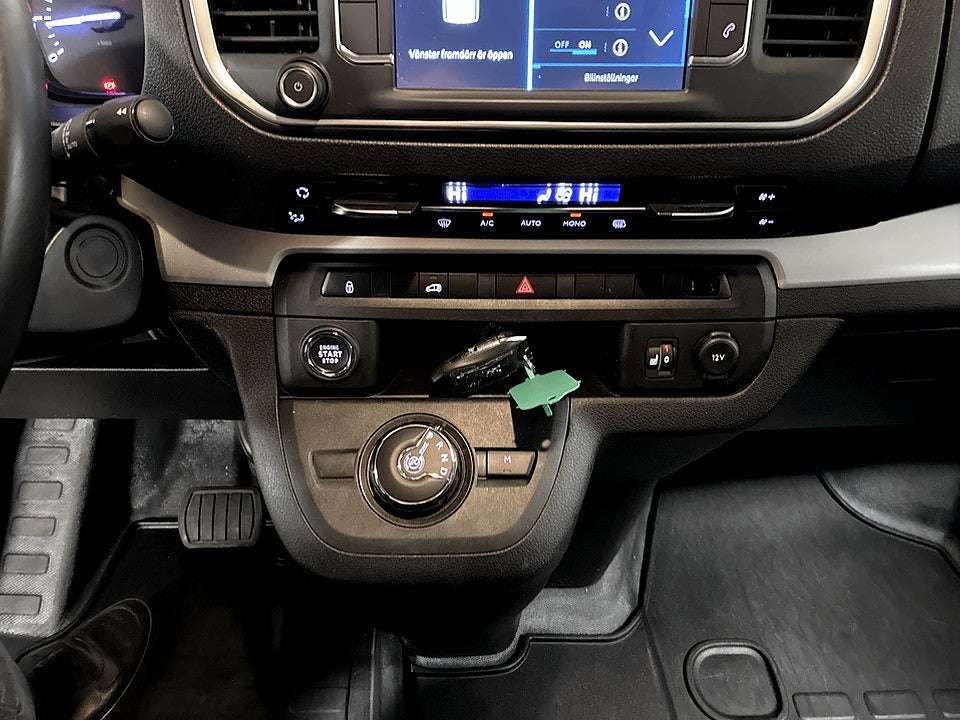 Bild på Peugeot Expert PRO+ 2.0 BlueHDi 145hk Aut L3 B-KAMERA CARPLAY
