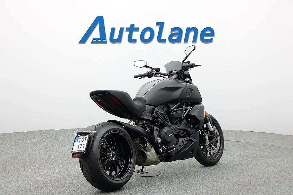 Ducati Diavel 1260 *Nyservad Nya däck