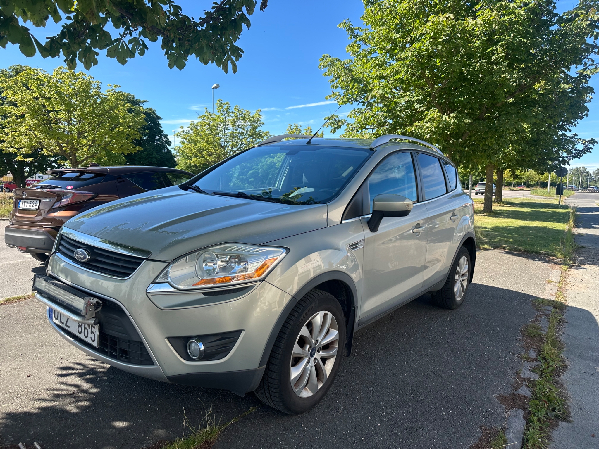 Ford Kuga 2.0 TDCi AWD Euro 4 2009, kuva 2/10