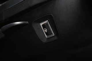 Sedan BMW 330 16 av 28