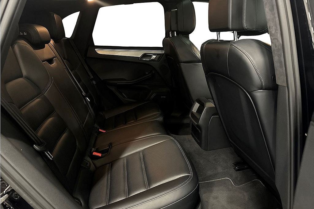 Porsche Macan Turbo 400hk PDK Sport, Pano, Navi, 360