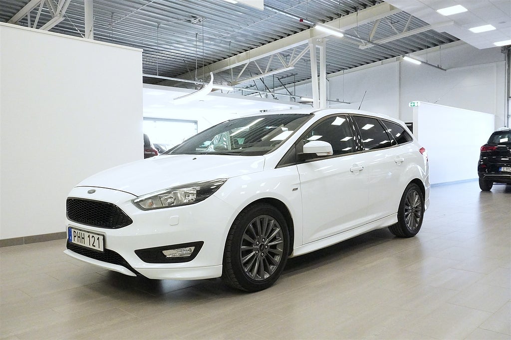 Ford Focus Ränta 4,99% | 1.0 ST Line Dragkrok 125hk