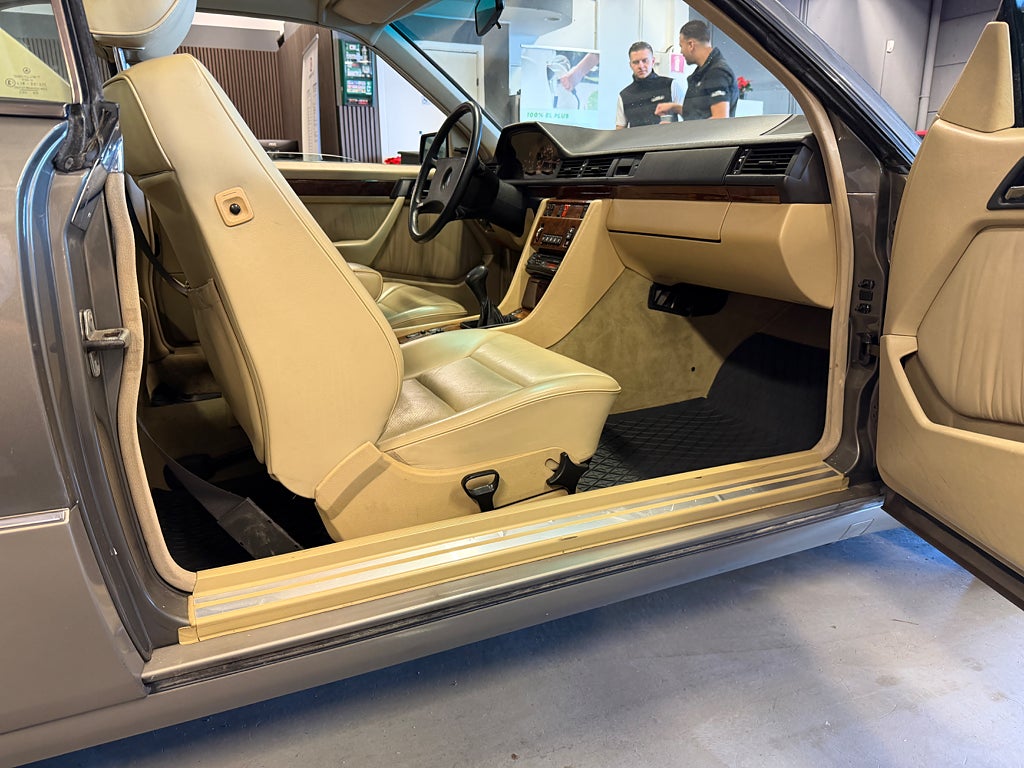 Mercedes-Benz 300 1990 - miniatyr 30