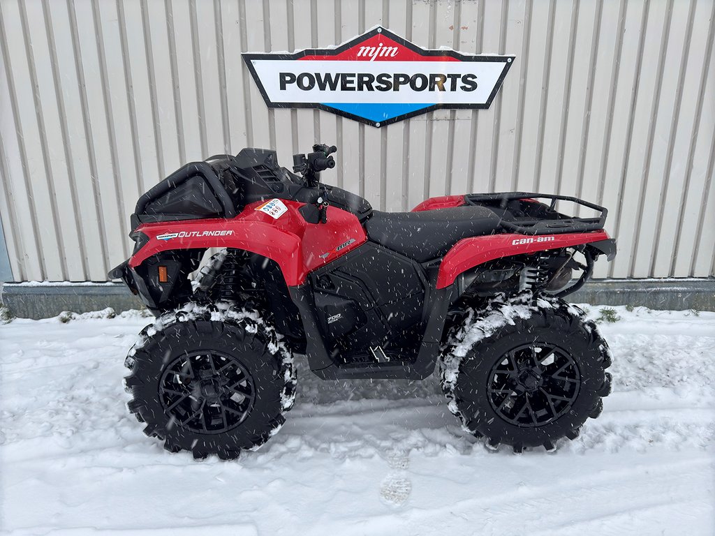 Can-Am Outlander XMR 700 Moms! 