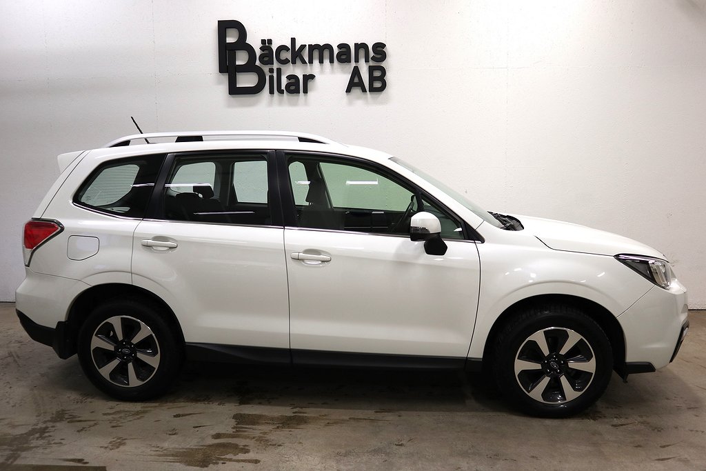 Subaru Forester 2.0 150 hk 4WD Auto Dragkrok Kamera Rattvärme