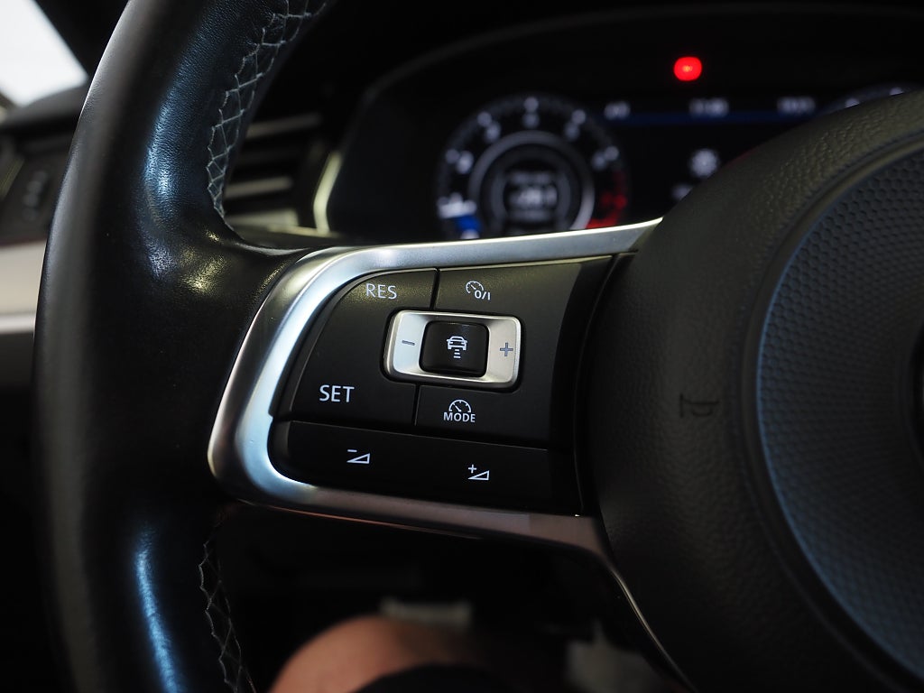Volkswagen Passat SC TSI 280hk 4M GTR |Pano|Drag|Värmare|Navi|Cockpit| 2018