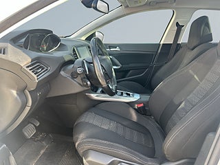Peugeot 308 sw 1.2 PureTech 130 Allure Drag Mvärme Panorama S&V-däck – bild 8