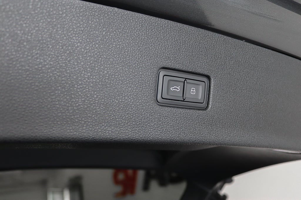 Audi Q8 50 TDI Quattro S Line Matrix B&O Panorama Dragkrok