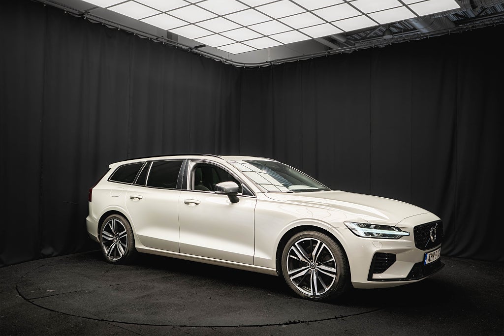 Volvo V60 T6 AWD R-Design PANO DRAG H/K HUD 95%SoH 1-ÄGARE MOMS