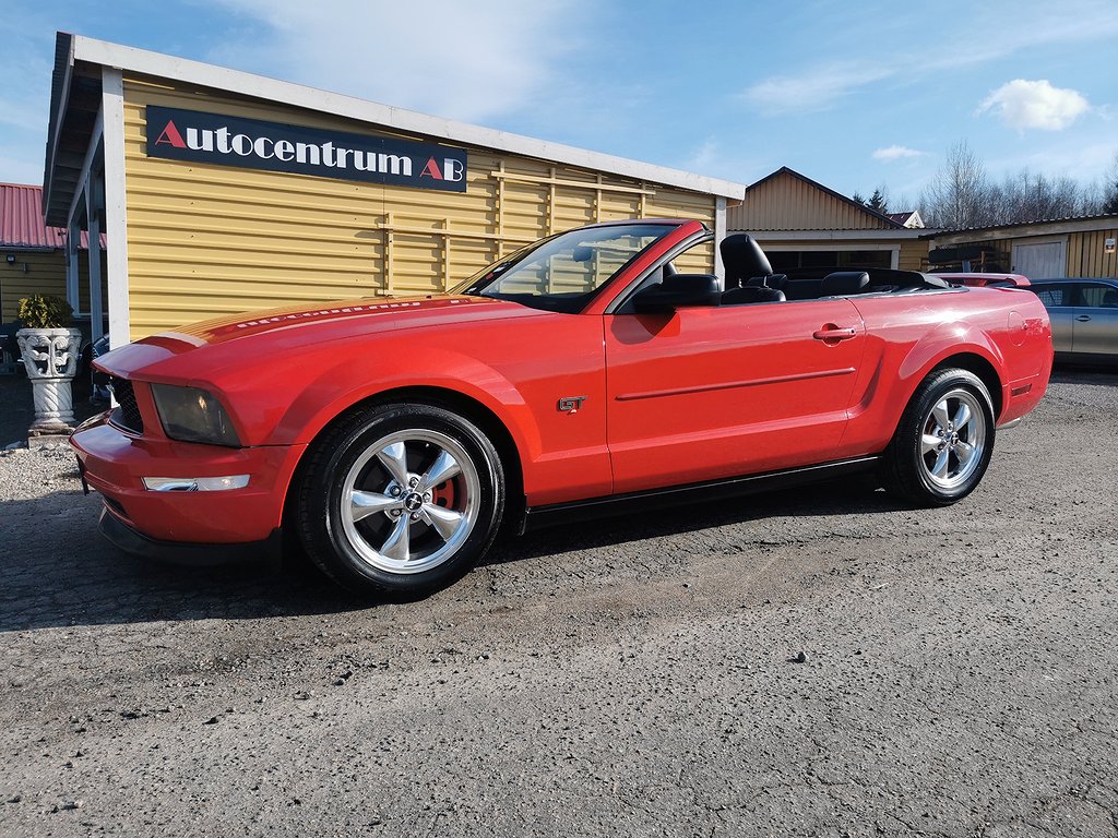 Ford Mustang V6 Convertible / Gt