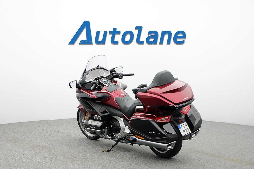 Honda GL1800DA Gold Wing DCT *Endast 1502mil! Rikligt utrustad