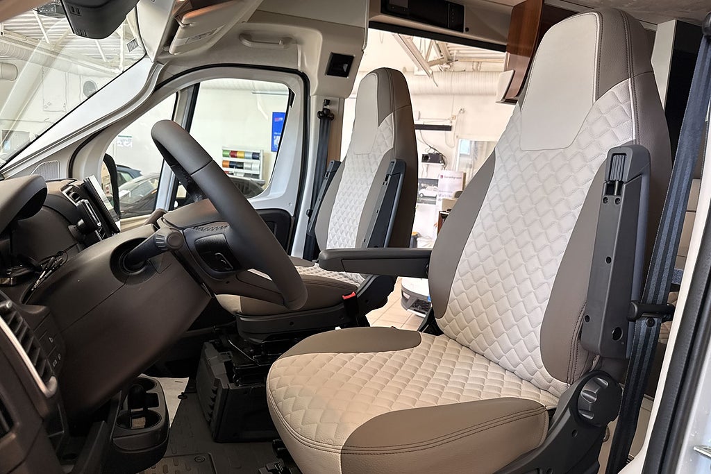 Mobilvetta Admiral K 6,3 Heavy chassi Långbäddar 3,95% Ränta miniatyr 7
