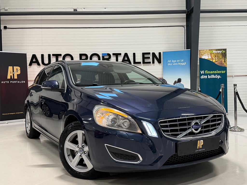 Volvo V60 D5 Momentum | Nybesiktigad | Värmare 