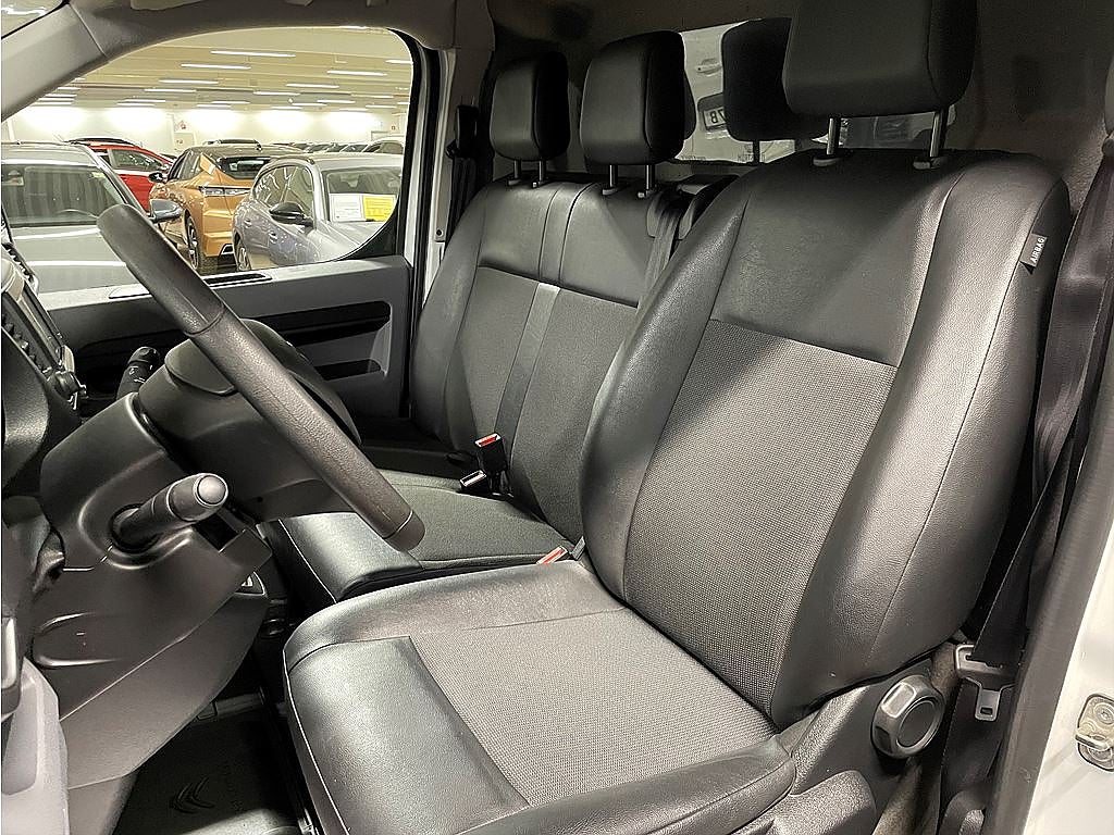 Bild på Citroën Jumpy Business 2.0 BHDi 145hk L2 - VÄRMARE