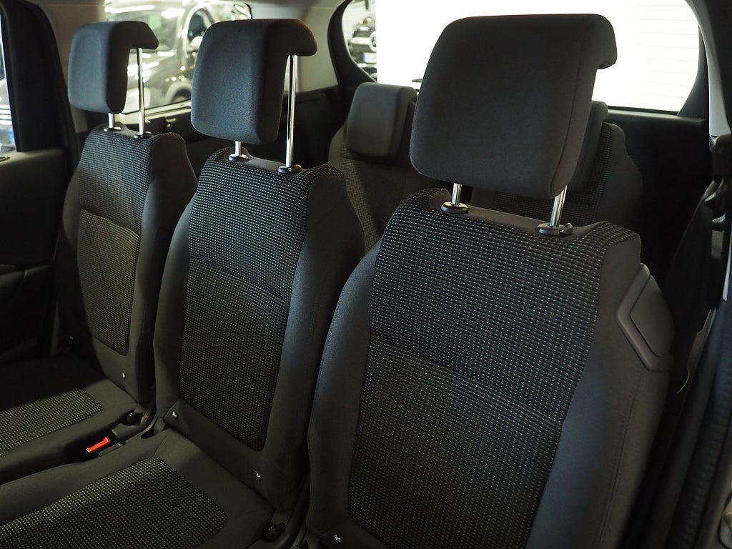 Peugeot 5008 1.2 PureTech 130hk | 7-sits | Farthållare