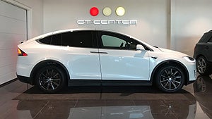 Tesla Model X har rullat 2499 mil. 