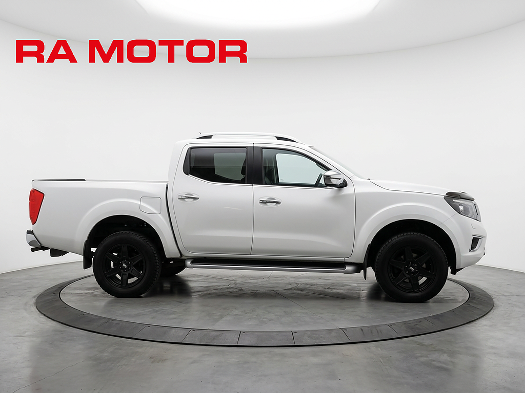 Nissan Navara 2.3 4WD | TEKNA | Moms | 2021