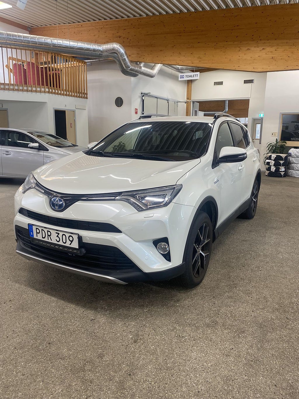 Toyota RAV4 Hybrid 2.5 Dual VVT-i AWD-i | Dragkrok | Vint...
