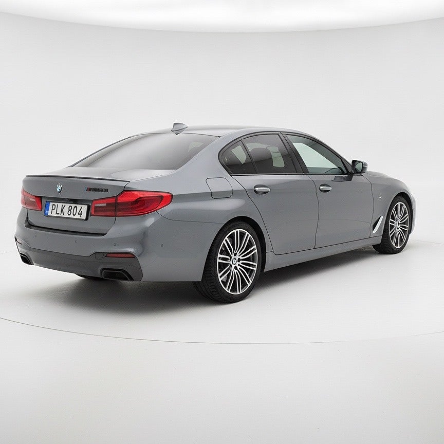 BMW M550I V 8 / xDrive Sedan / Panorama