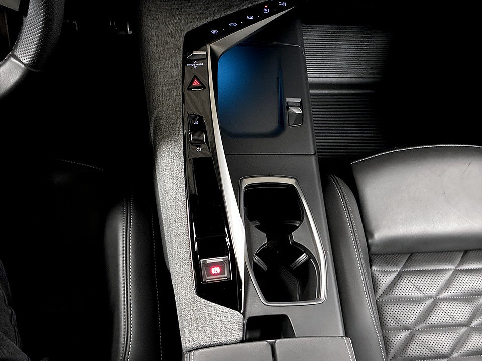 Bild på Peugeot E-5008 GT Ultimate Hybrid 145hk Aut 7-SITS DRAG, ELSTOL, PANO