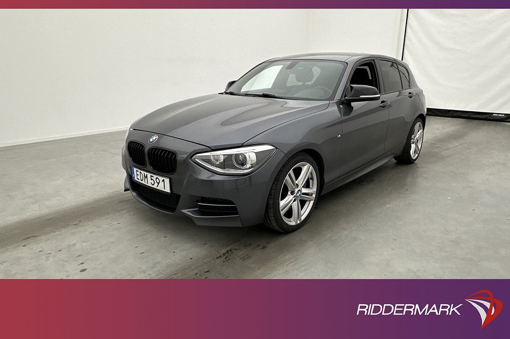 BMW M135 i xDrive 320hk Läder Harman/Kardon Paddlar