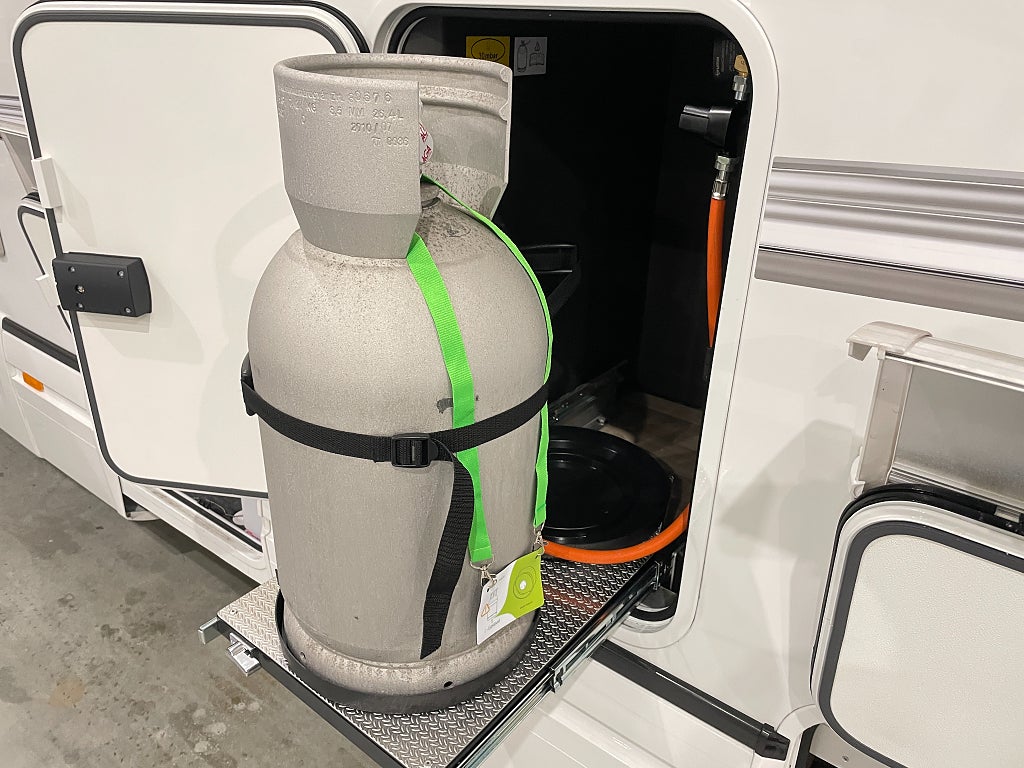 Kabe TMRI 830 LGB Imperial /Drag/Cinderella/Bakhjulsdriven 190hk - Kabe