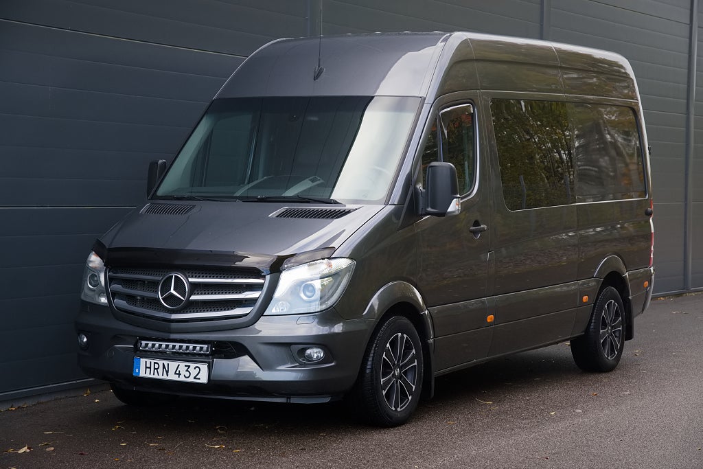 Mercedes-Benz Sprinter 319 V6 5 sits / 3500kg dragvikt / Crossbuss