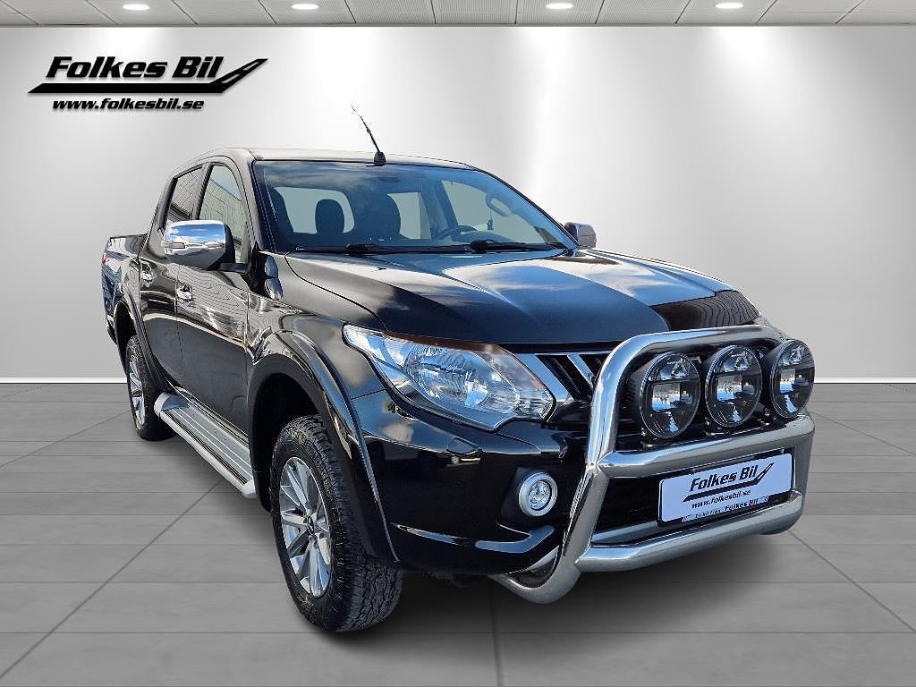 Mitsubishi L200 Double Cab Komfort Manuell 4WD Parkv Vhjul