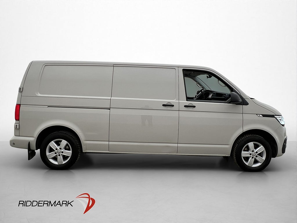 Volkswagen Transporter L2 4M Värm Drag B-Kamera CARPLAY Moms