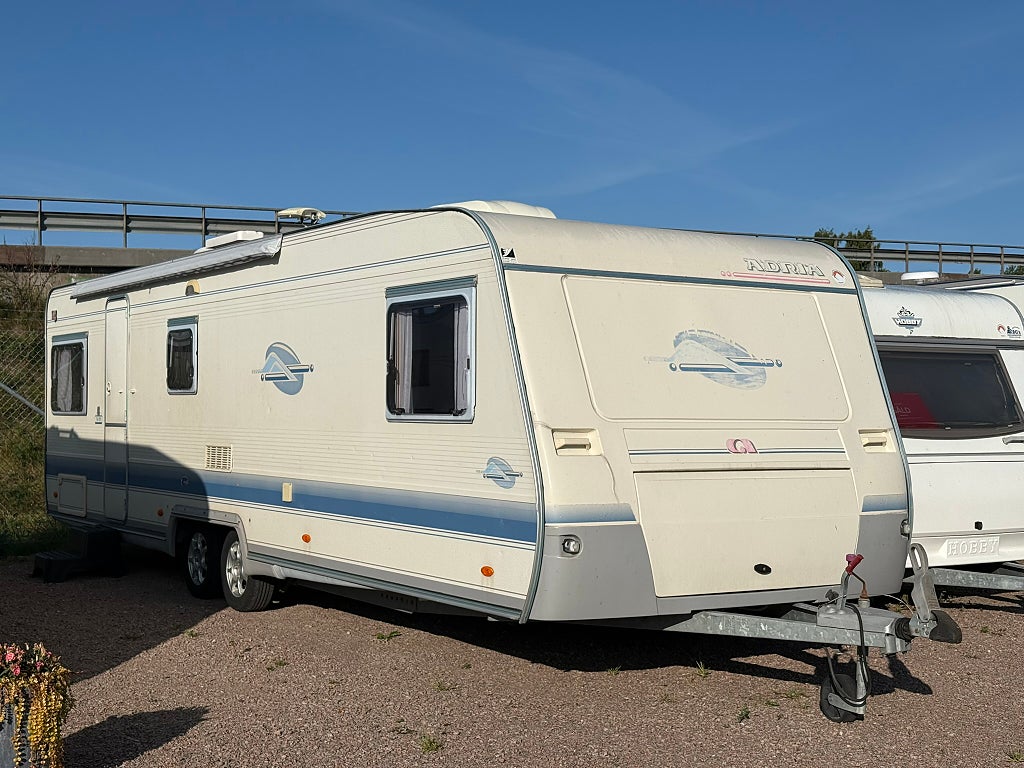 Adria Unica C 743 PU