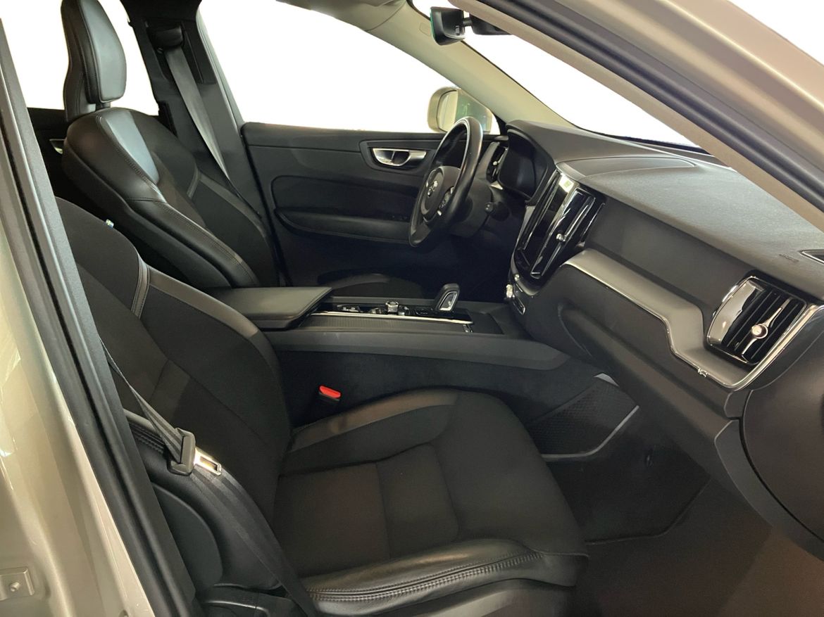 Volvo XC60 B4 AWD Diesel Mom Adv Edt 2021, bild 5/46