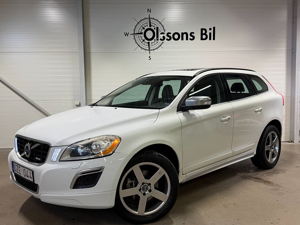 Volvo XC60 D4 AWD R-Design Aut Drag Värmare Pano Keyless GPS Läder