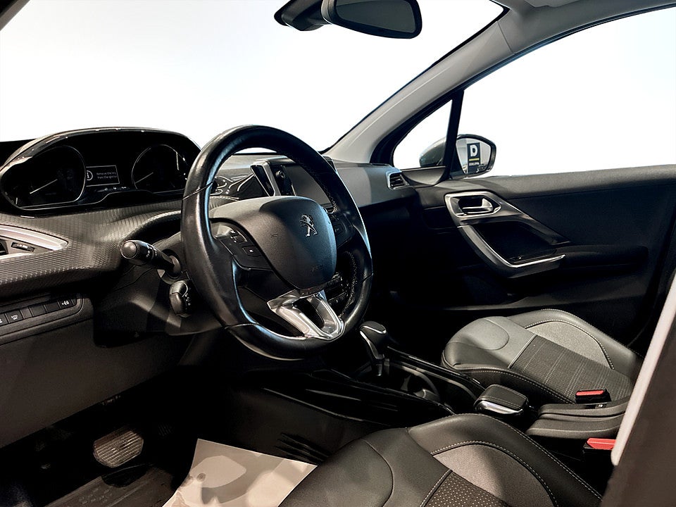 Bild på Peugeot 2008 Allure 1.2 PT 110hk Aut PANO CARPLAY