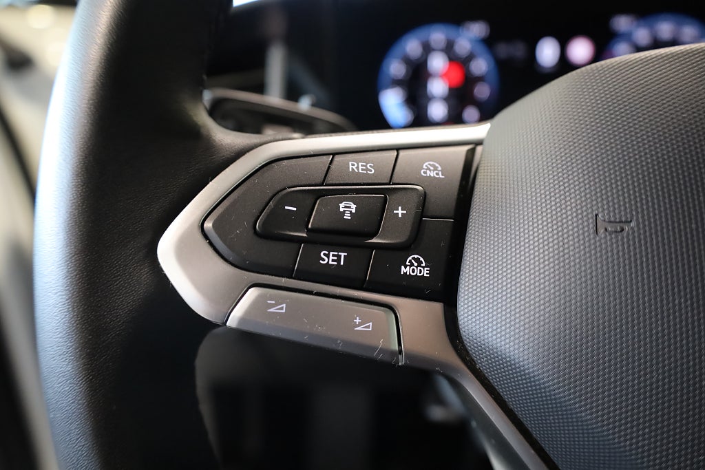 Volkswagen Passat Sportscombi 1.5 eTSI AUT Business Drag Värmare Massage 2025