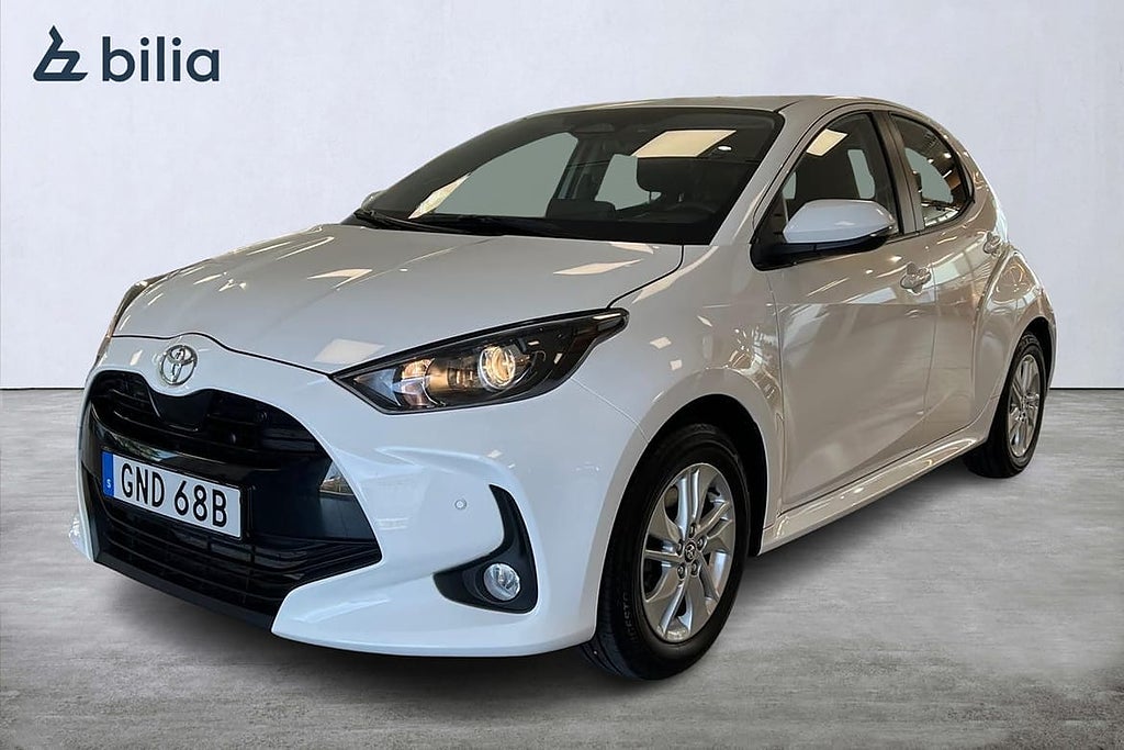 Toyota Yaris Active Komfortpaket P-sensorer Carplay